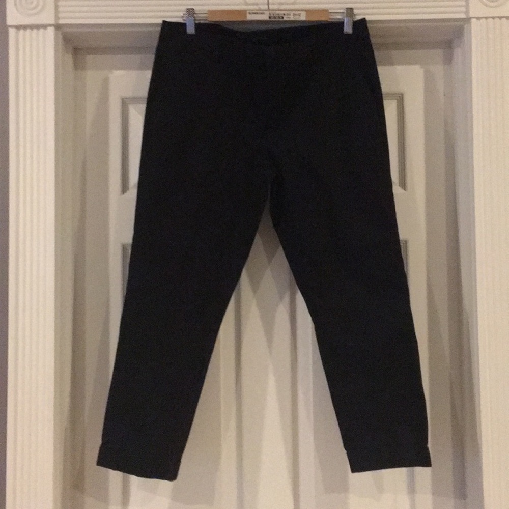 Black capris